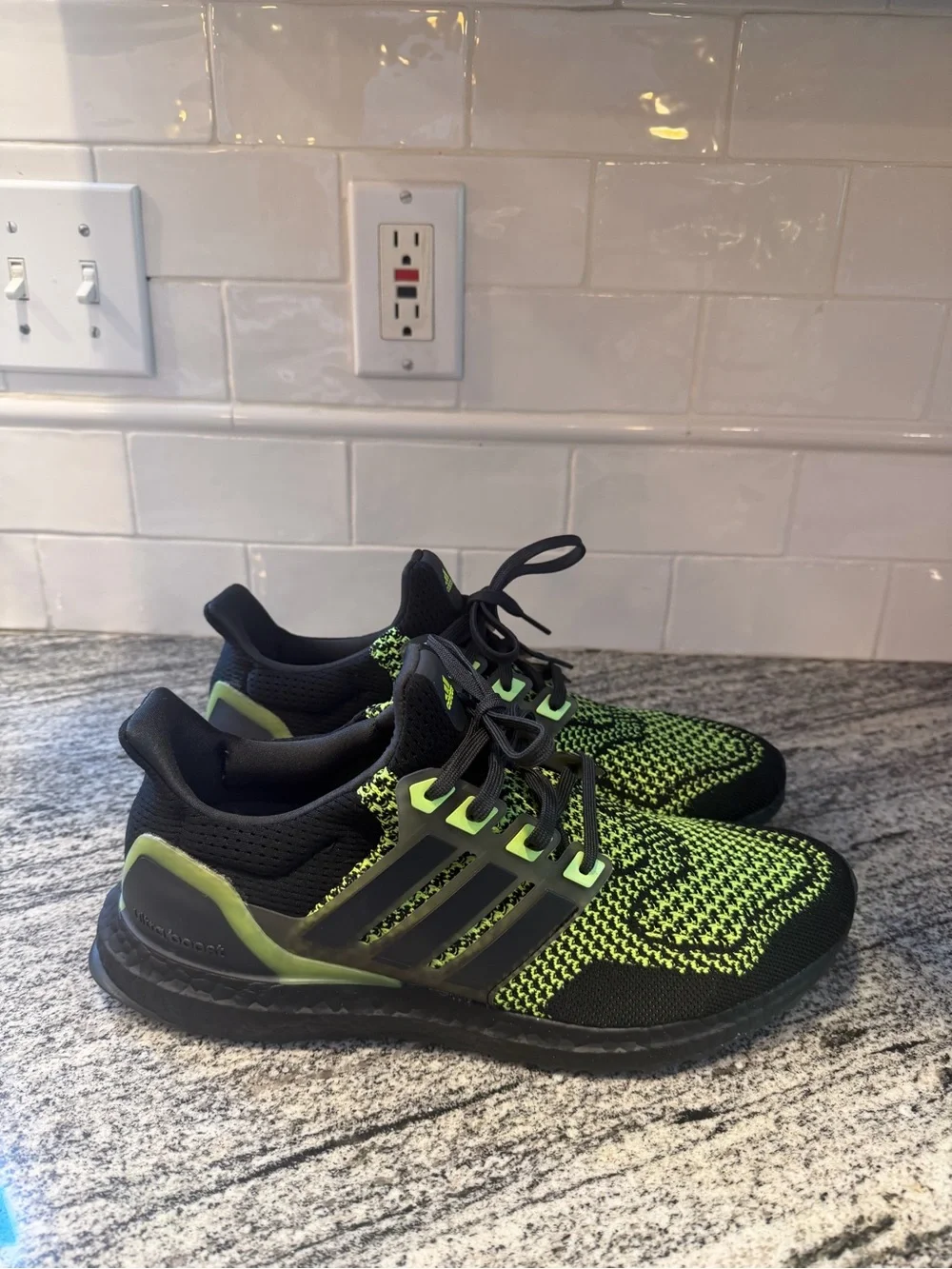 Men’s Adidas UltraBoost 1.0 Black Lucid Lemon ID9682 Primeknit Size 9.5